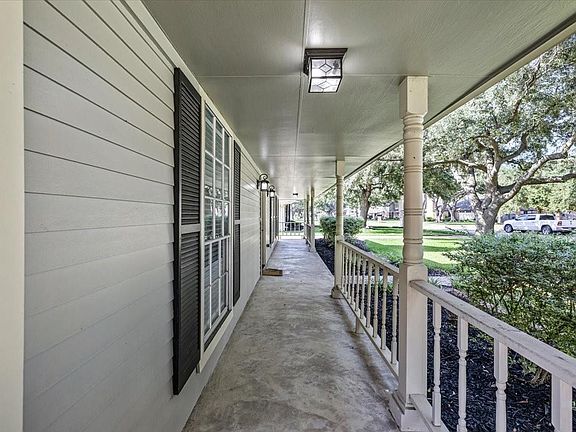 5th image of 2318 Killarney Ln