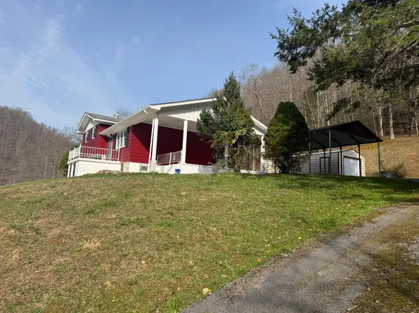 2 Railroad St, Oceana, WV 24870