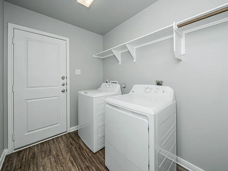 525 Fallbrook Dr — Photo 49