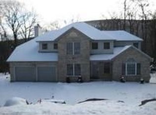 3377 Mountain View Dr, Tannersville, PA 18372