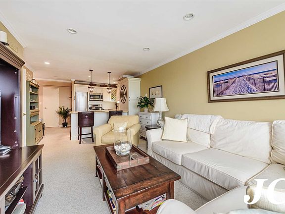 4th image of 740 E Broadway APT 5H