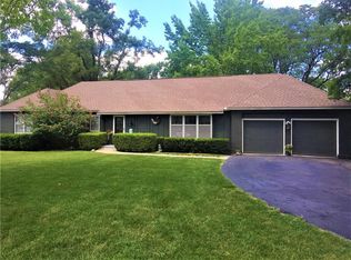 8224 Beverly Dr, Prairie Village, KS 66208