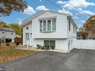 935 8th St, Pasadena, MD 21122