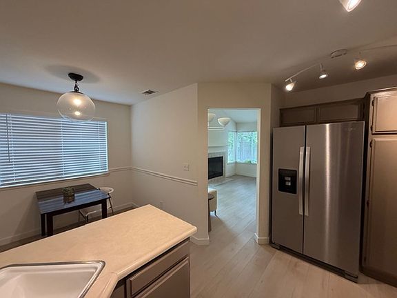 5th image of 228 Touchstone Pl