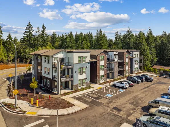 The Landing at College Marketplace