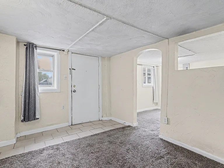 610 E Monument St — Photo 5