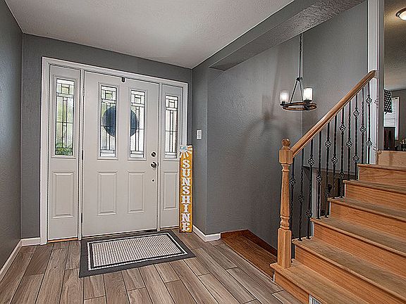 4th image of 570 W 4th St