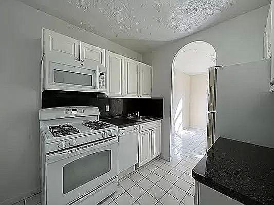 4th image of 2728 Henry Hudson Pkwy #B12