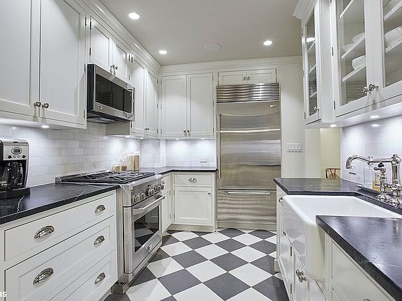 3rd image of 435 E 57th St APT 3C