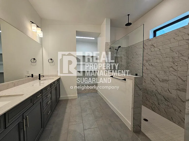 1414 Emma Lake Dr — Photo 53