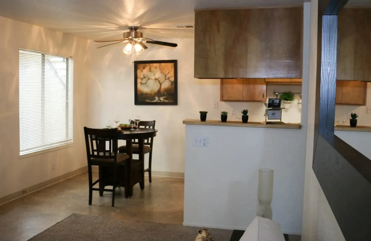 Oak Park Apartments — Photo 3