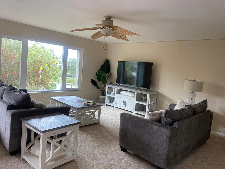 99 Georgetown Blvd — Photo 4