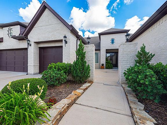 Lovely walk up to the front porch in to your new home.