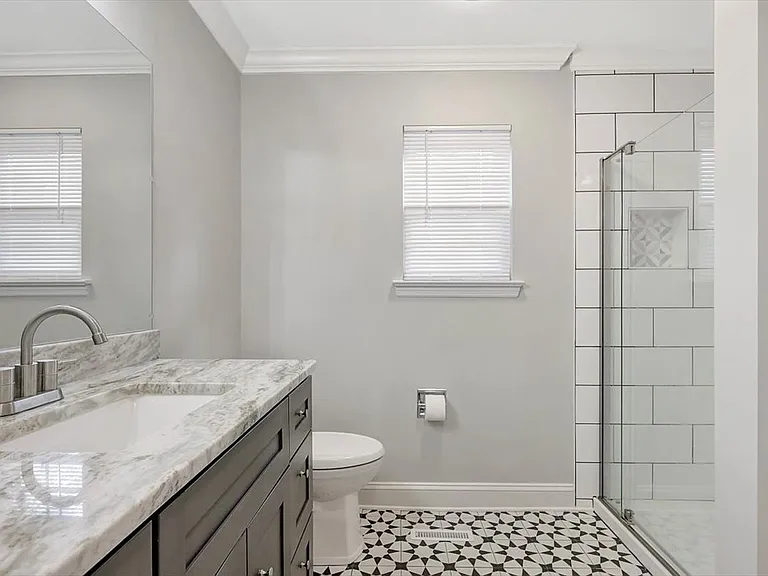 8102 Gladys Ln — Photo 11