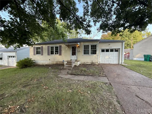 10218 Unicorn Dr, Saint Louis, MO 63137