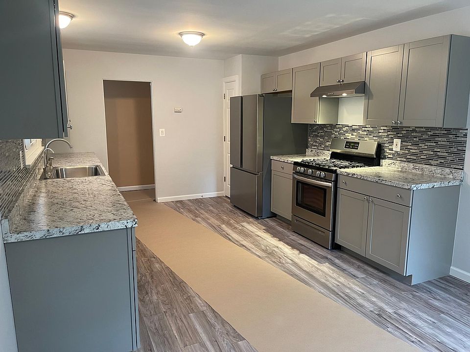 Beautifully updated upstairs kitchen