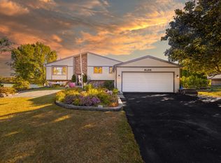 6338 Thicket Ln, Cherry Valley, IL 61016