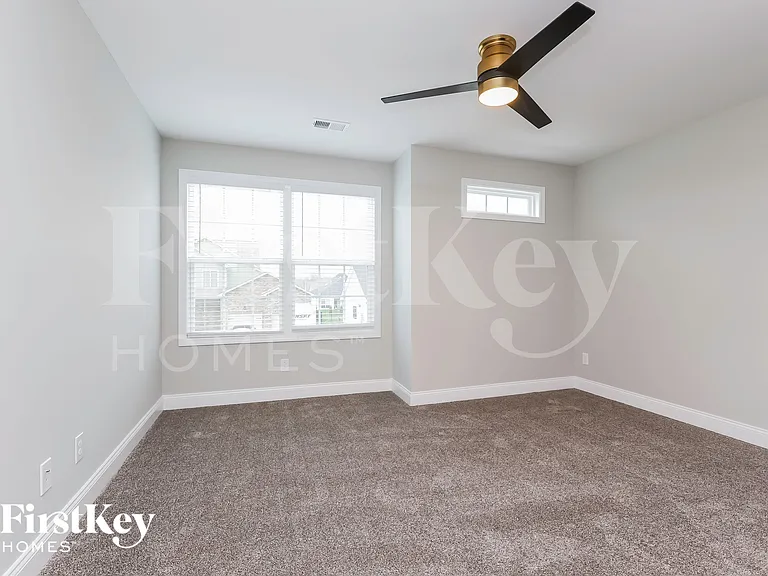 516 Dexter Dr — Photo 10