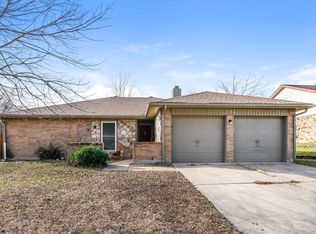 104 Suttonwood Dr, Fort Worth, TX 76108