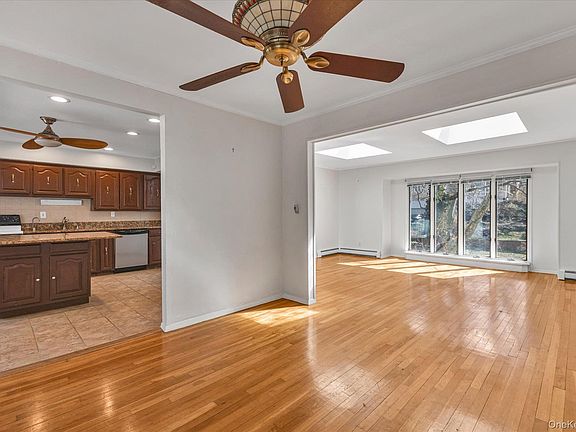 5th image of 10 Sycamore Road