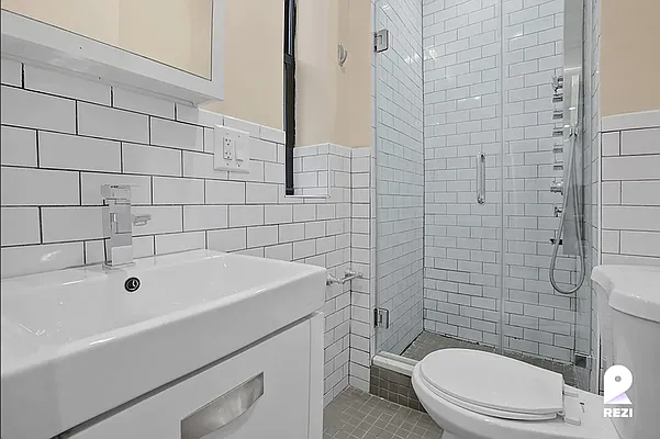 Rented by Green Line Realty | media 8