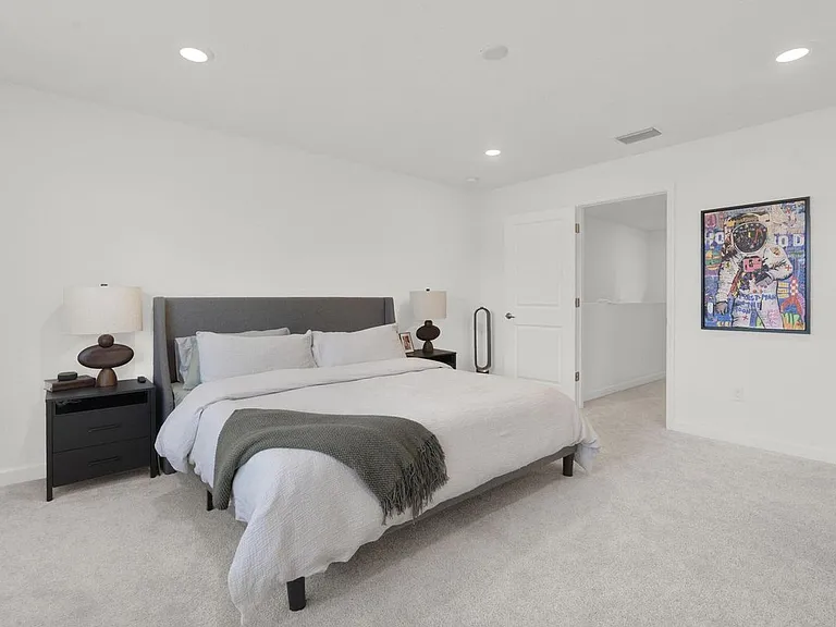 4246 Lagoon Shore Dr — Photo 8