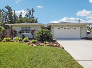 8540 Riverside Dr NE, Saint Petersburg, FL 33702