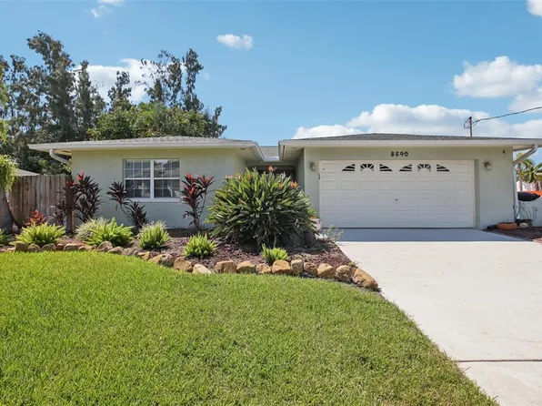 8540 Riverside Dr NE, Saint Petersburg, FL 33702