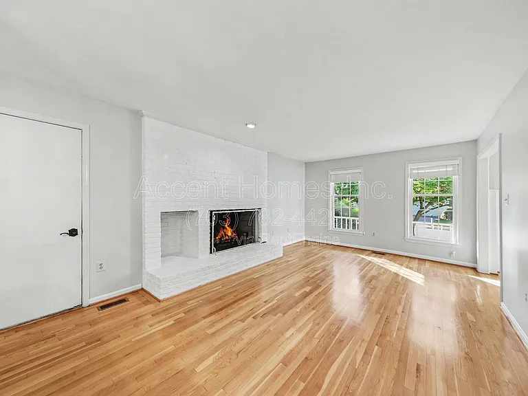 8942 Kenilworth Dr — Photo 6