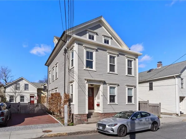 29 Marsh St #3, Newport, RI 02840