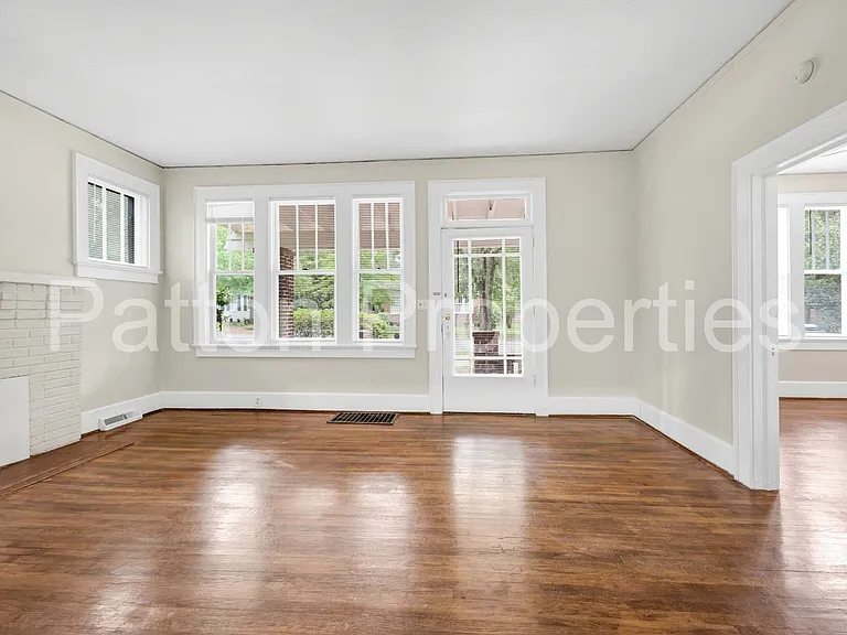 1409 Hagood Ave — Photo 4