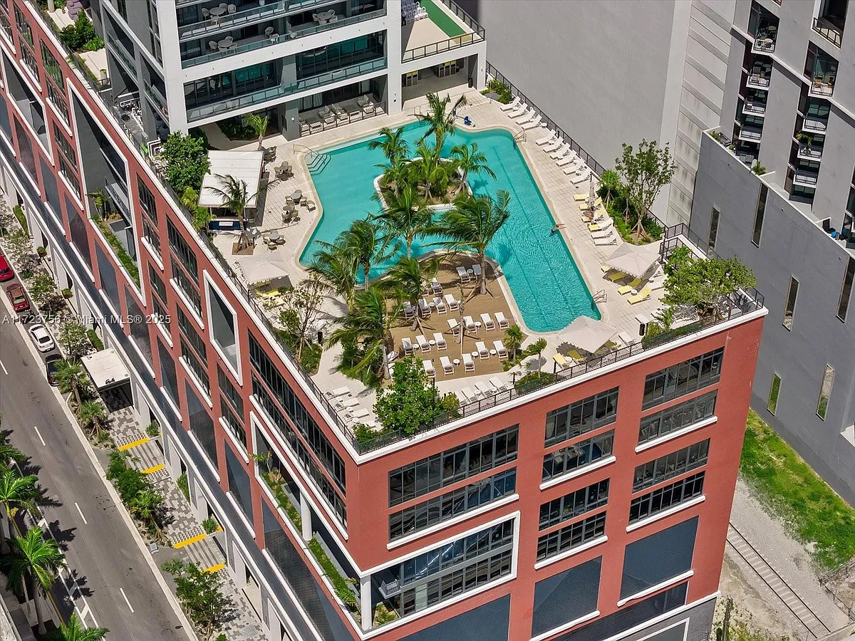Building Photo - 159 NE 6th St #Penthouse 5014