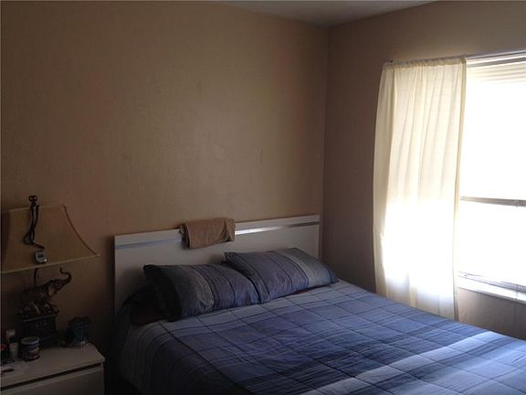 3rd image of 110 NE 6th St #1-2