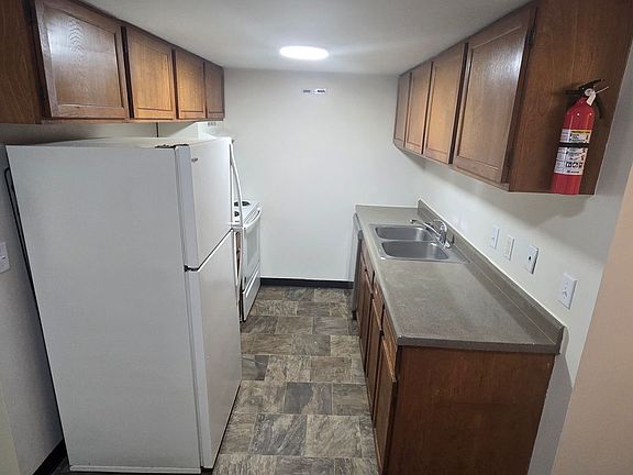 5th image of 1900 E St #9