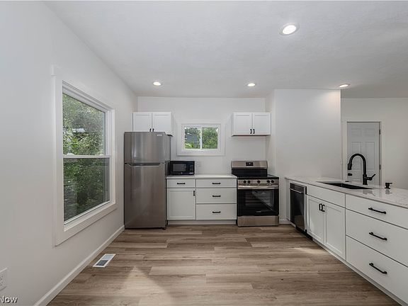 2nd image of 541 Geiger Ave SW