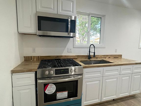 5th image of 12953 Borden Ave