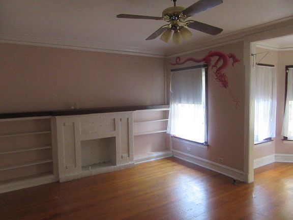 3rd image of 6818 N Lakewood Ave #1