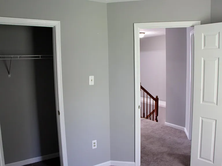 445 Woodhill Dr — Photo 11