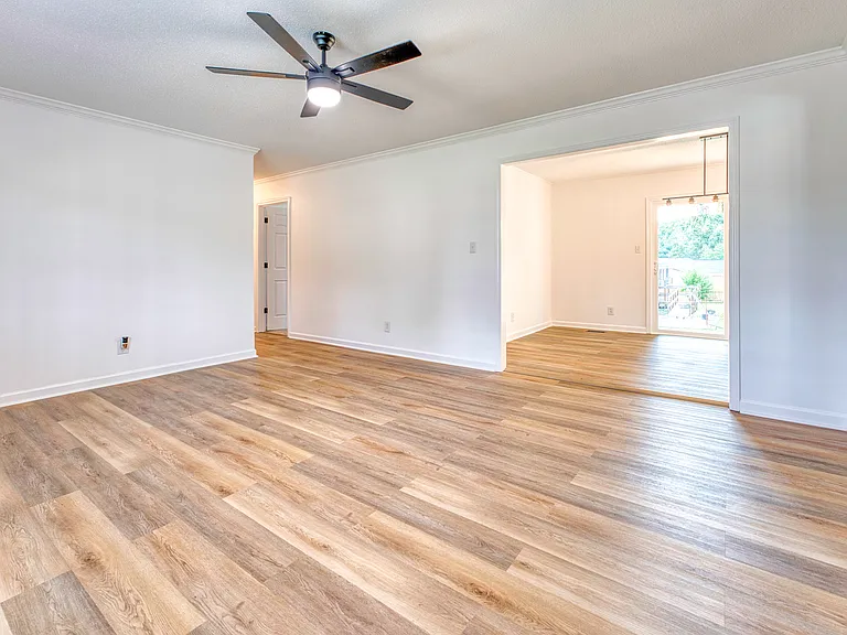 825 Fresno Dr — Photo 13
