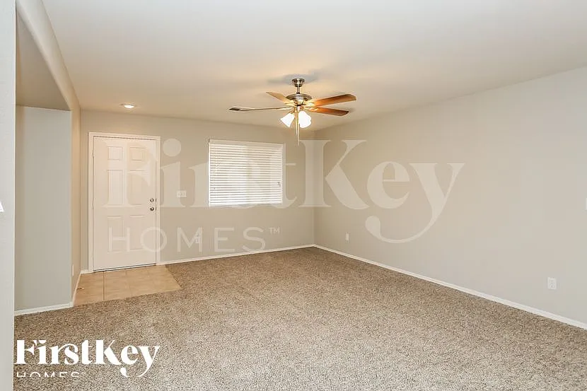 3 bed, 2.5 bath, 1497 sqft, $1,800 — Photo 2