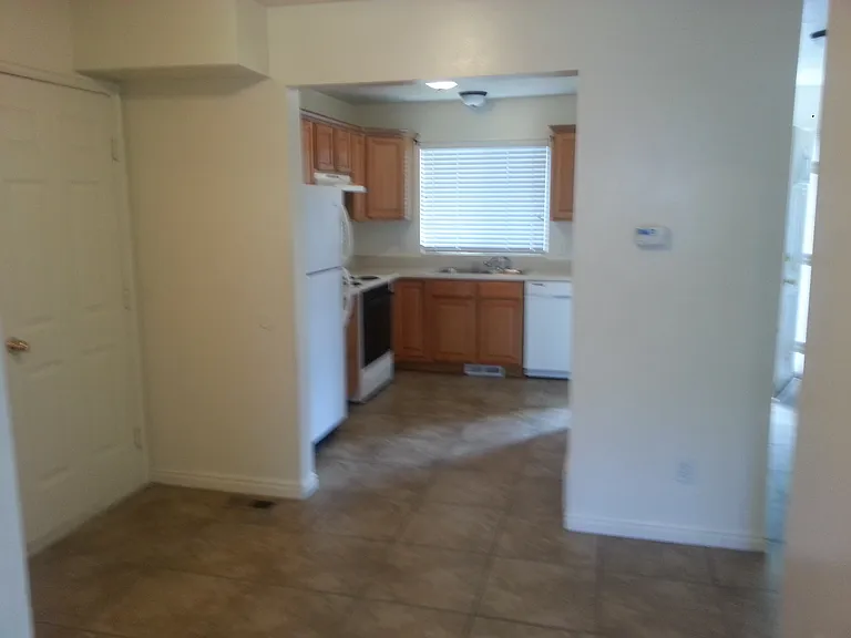 631 E Main St — Photo 7