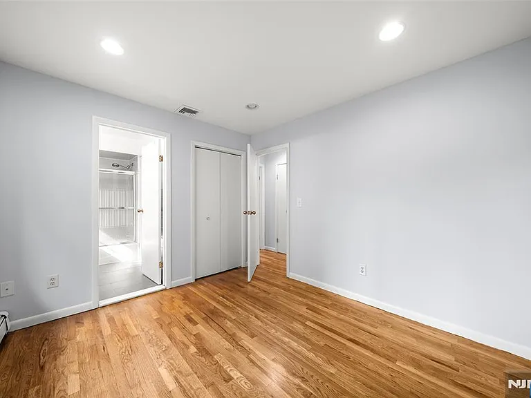 408 Elizabeth St #A — Photo 24