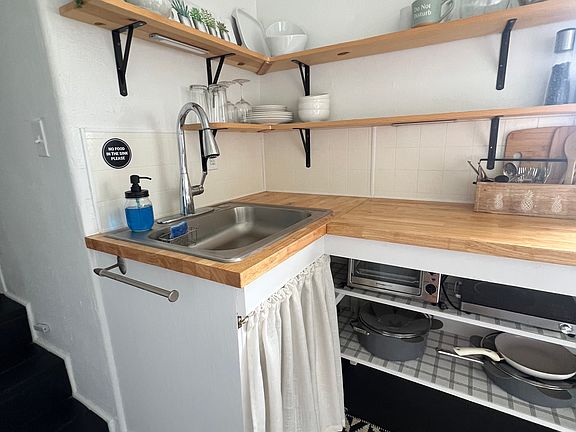 5th image of 30 Kanoelani St #2
