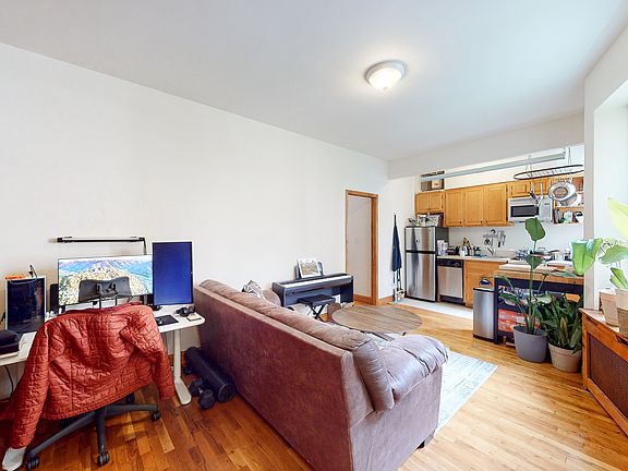 4th image of 312 W 48th St APT 15