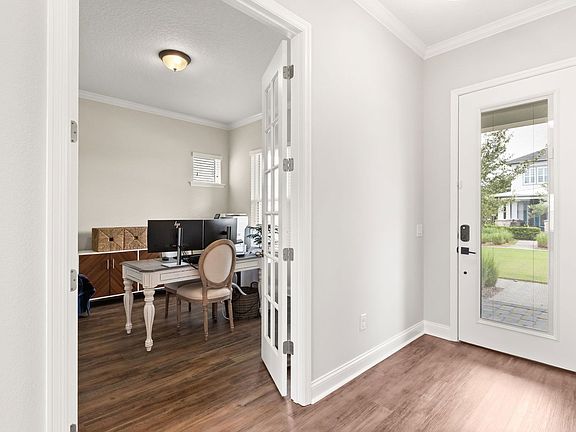 5th image of 13785 Behring Ave