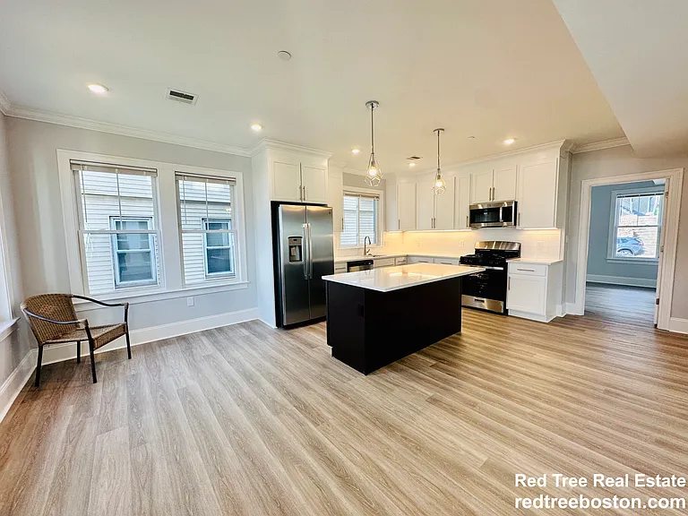 100 Brooks St #2 — Photo 4