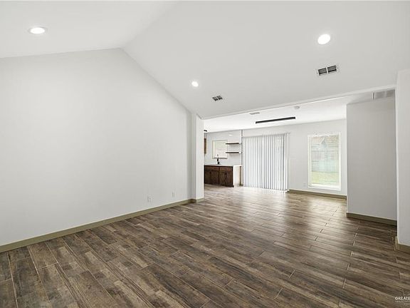 3rd image of 3501 Yucca Ave