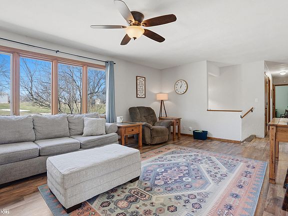 5th image of 105 E Main St