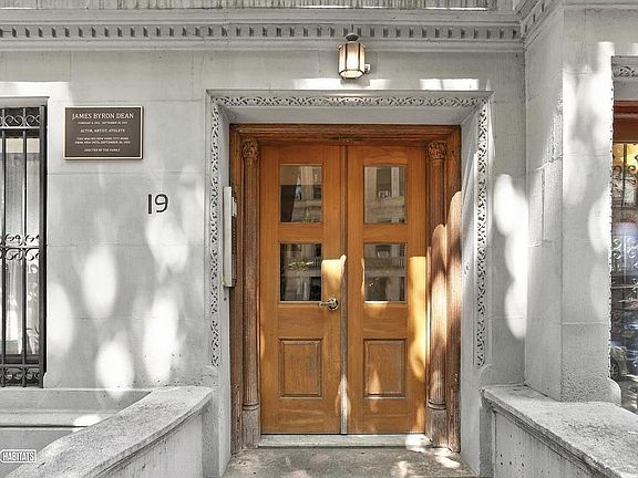 5th image of 19 W 68th St APT 4R