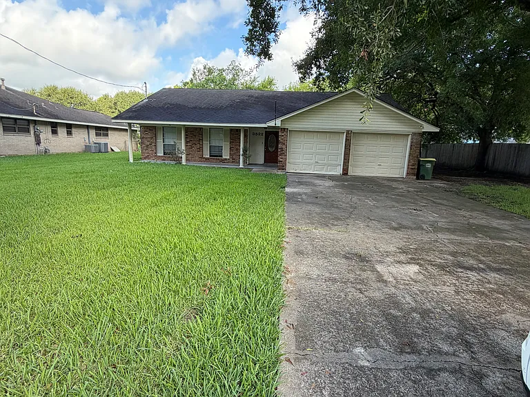 3522 E Circle Dr — Photo 1